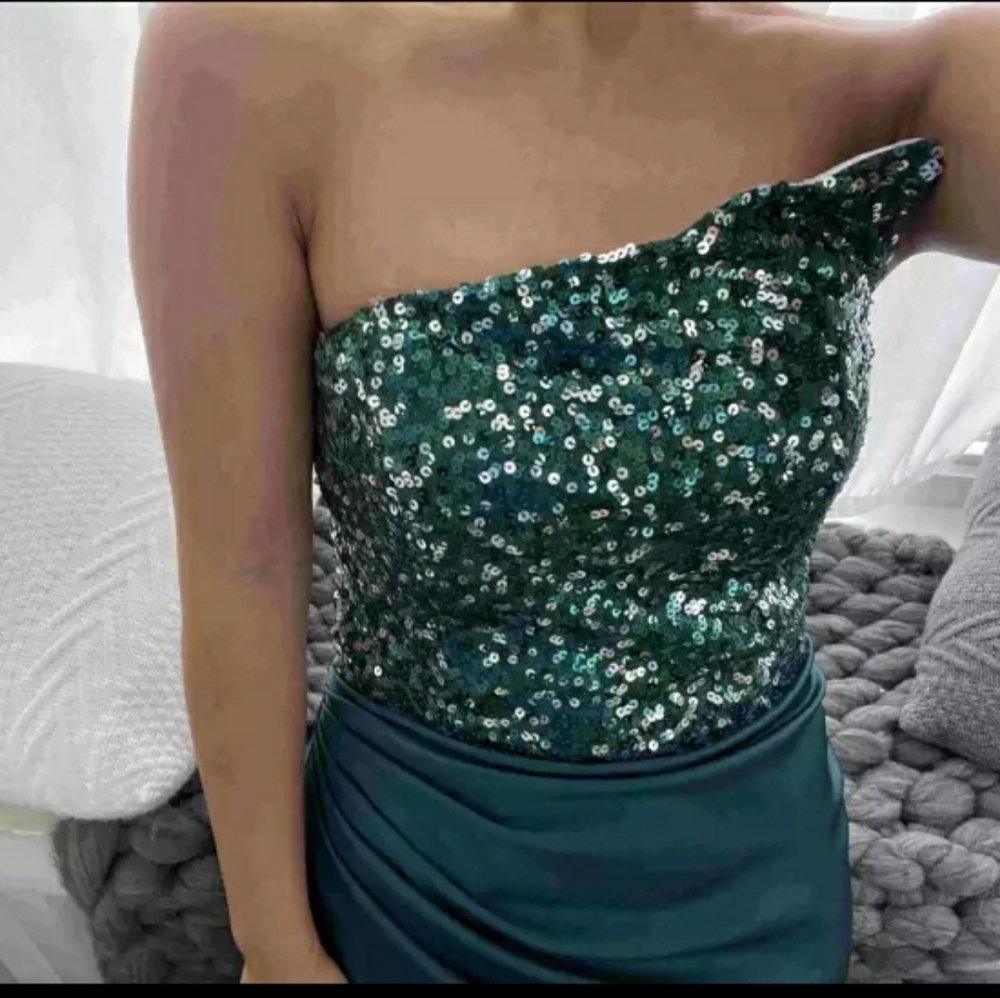 Elegant Strapless Dress - Picture 4 of 7